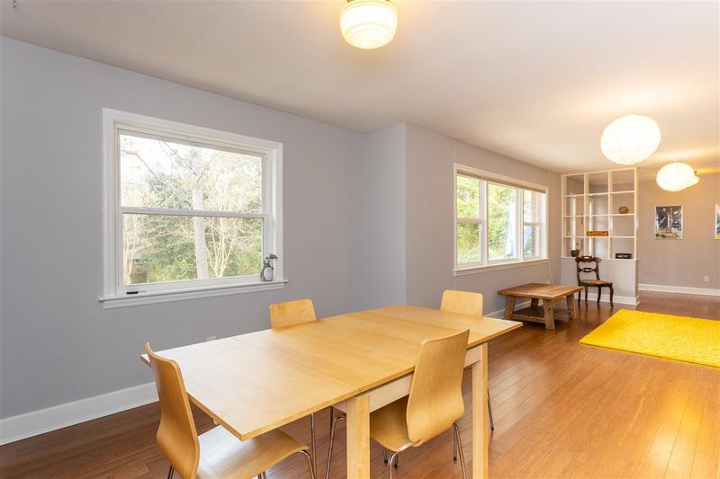 3209 Oxford Dr, Durham, NC 27707