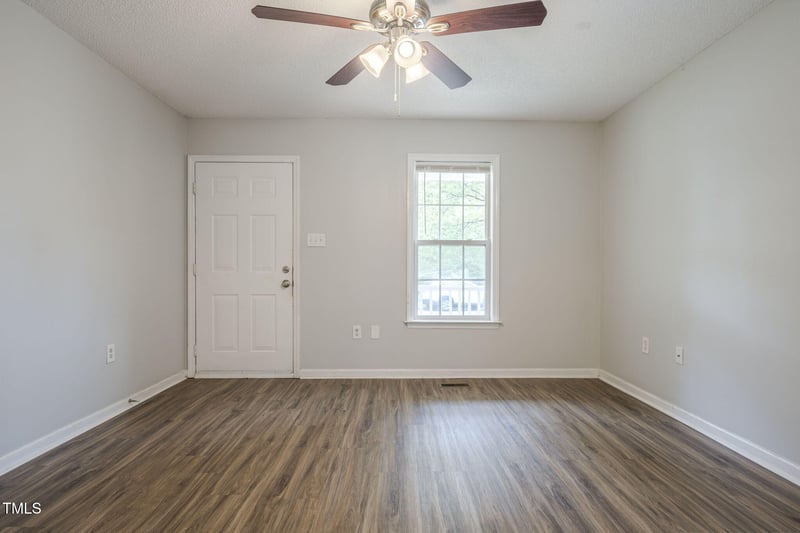 321 Cross Hill Ln, Holly Springs, NC 27540