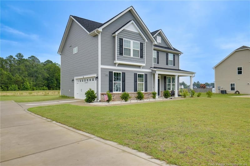 321 Gadson Dr, Hope Mills, NC 28348