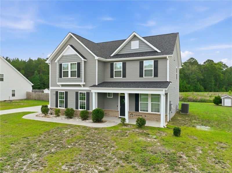 321 Gadson Dr, Hope Mills, NC 28348