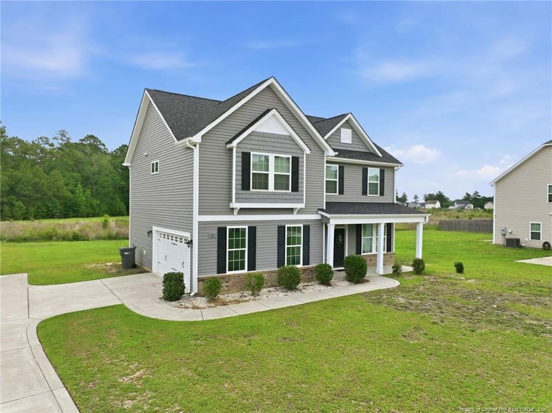 321 Gadson Dr, Hope Mills, NC 28348