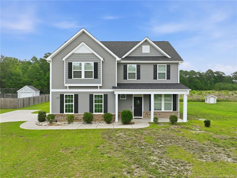 321 Gadson Dr, Hope Mills, NC 28348