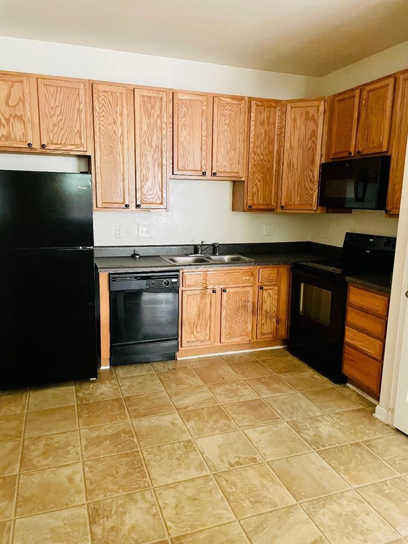 321 Gilman Ln #110, Raleigh, NC 27610