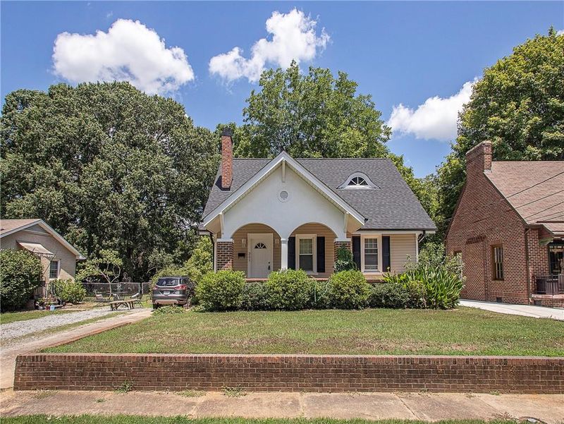 321 Hillcrest Ave, Burlington, NC 27215