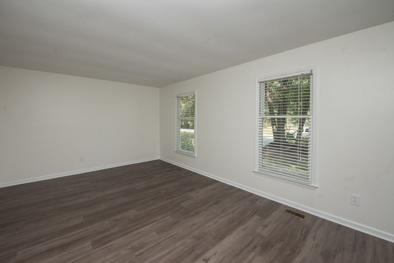 321 Irelan Dr, Raleigh, NC 27606