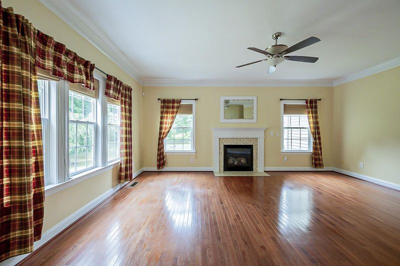 321 Large Oak Ln, Mebane, NC 27302