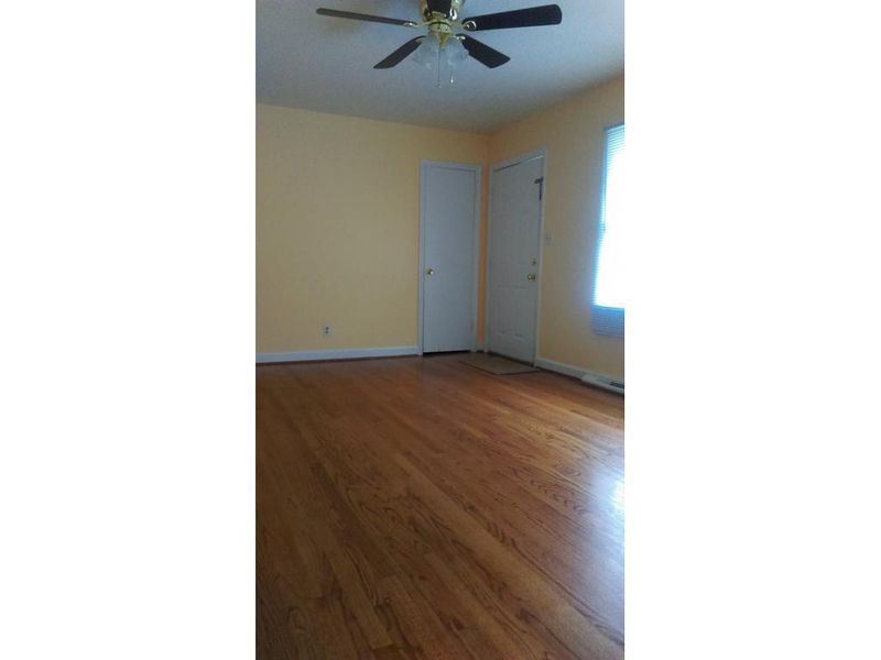 321 Meadowbrook Dr, Burlington, NC 27215