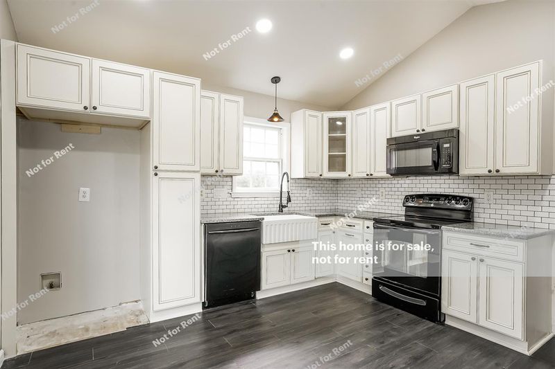321 Noonday Ct, Holly Springs, NC 27540