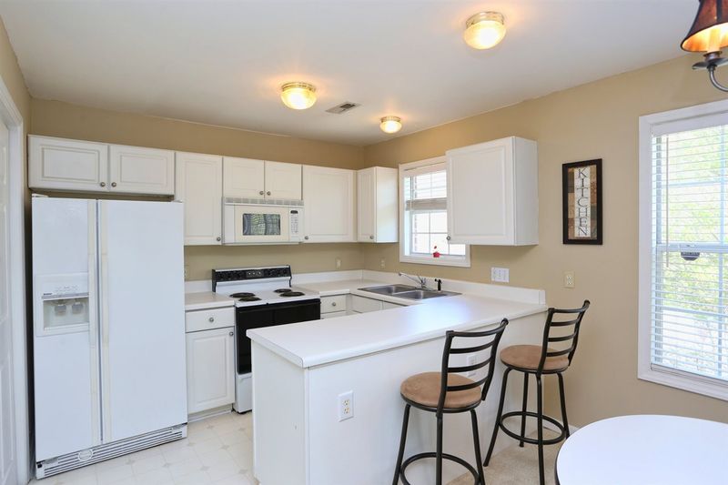 321 Renshaw Ct #321, Cary, NC 27518