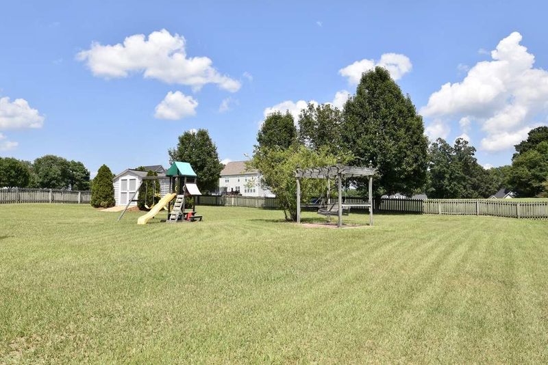 321 Riverwood Dr, Clayton, NC 27527
