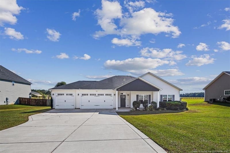 321 Woodington Rd, Hope Mills, NC 28348