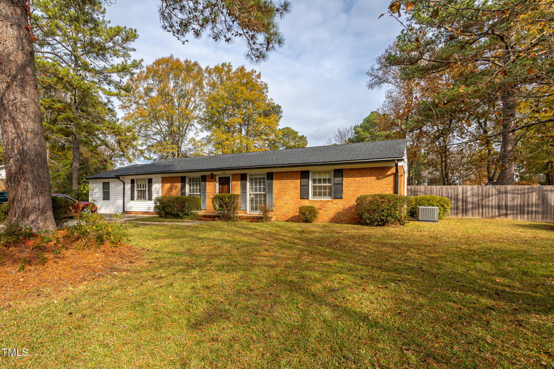 3210 Courtney Ln, Sanford, NC 27330