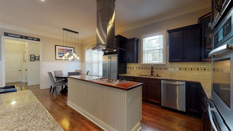 3212 Cobblestone Ct, Raleigh, NC 27607
