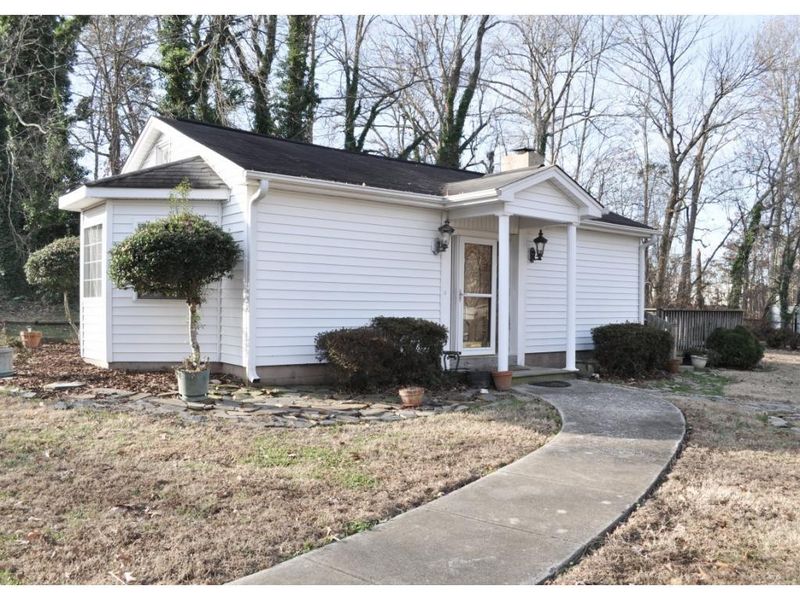 3213 Maple Ave, Burlington, NC 27215