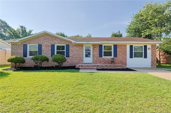 3213 Old Oak Ln, Hope Mills, NC 28348