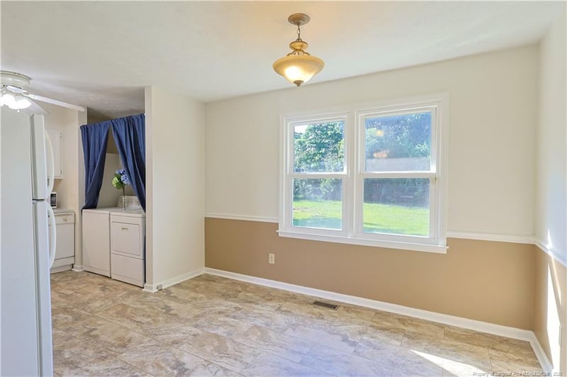 3213 Old Oak Ln, Hope Mills, NC 28348