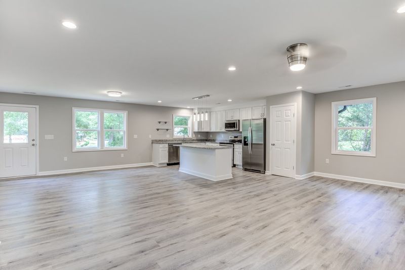 3215 Farrington Point Rd, Chapel Hill, NC 27517
