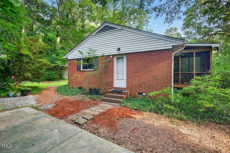 3215 Oxford Dr, Durham, NC 27707