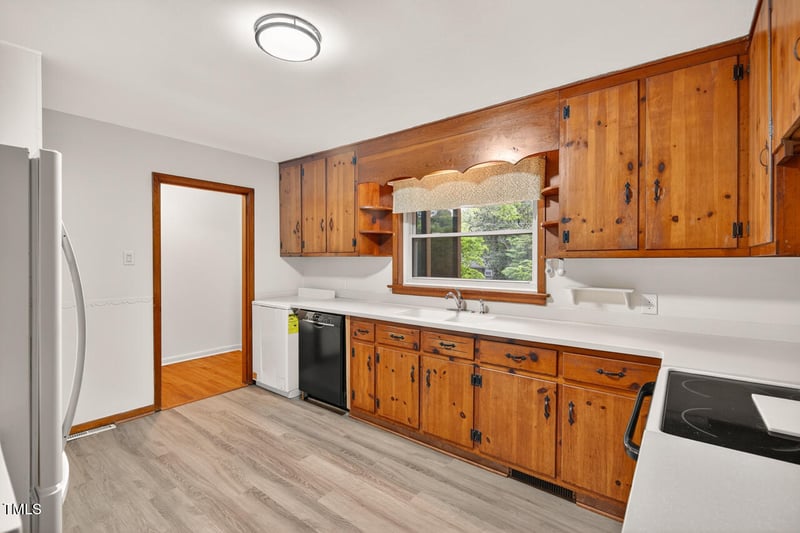 3215 Oxford Dr, Durham, NC 27707