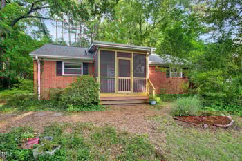 3215 Oxford Dr, Durham, NC 27707