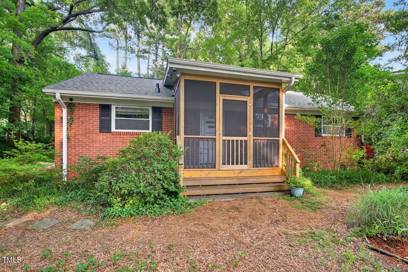 3215 Oxford Dr, Durham, NC 27707