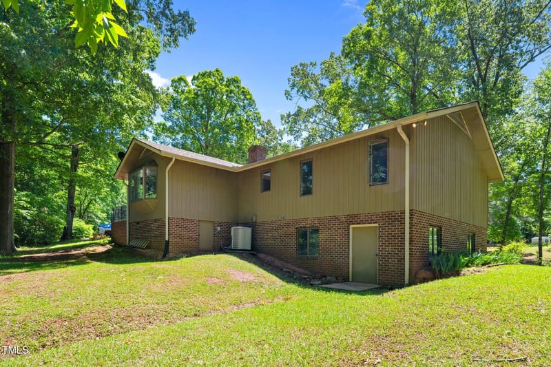 3216 Green Valley Dr, Sanford, NC 27330