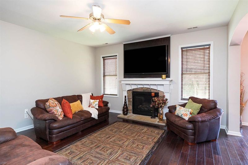 3216 Neuse Crossing Dr, Raleigh, NC 27616
