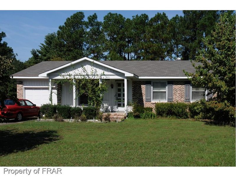 3216 Old Oak Ln, Hope Mills, NC 28348