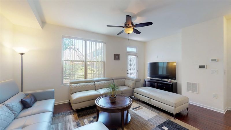 3219 Kempthorne Rd, Cary, NC 27519
