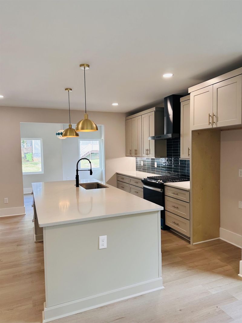 322 Bragg St, Raleigh, NC 27601