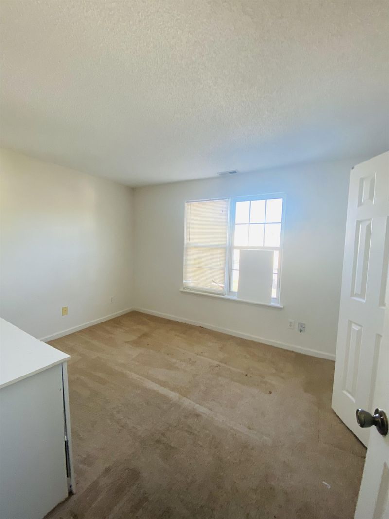 322 Commons Dr, Holly Springs, NC 27540
