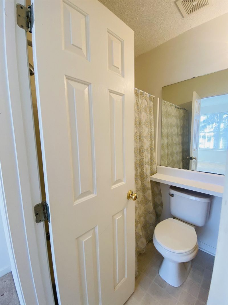 322 Commons Dr, Holly Springs, NC 27540