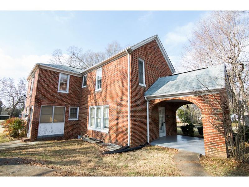 322 W Elm St, Graham, NC 27253