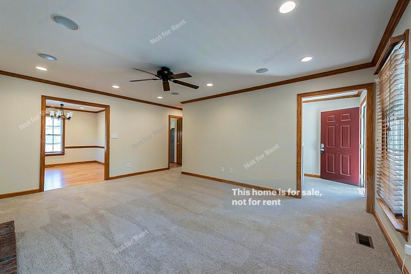 322 Trappers Run Dr, Cary, NC 27513