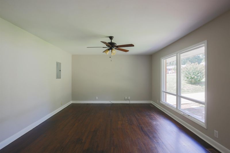 3220 Glenridge Dr, Raleigh, NC 27604