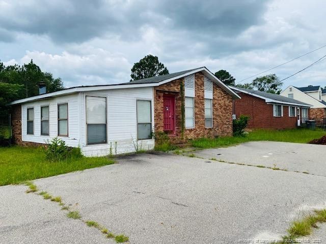 3220 N Main St, Hope Mills, NC 28348