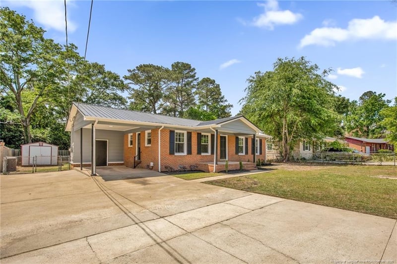 3220 Periwinkle Dr, Fayetteville, NC 28306