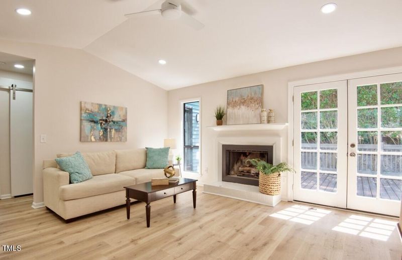 3221 Oxford Dr, Durham, NC 27707