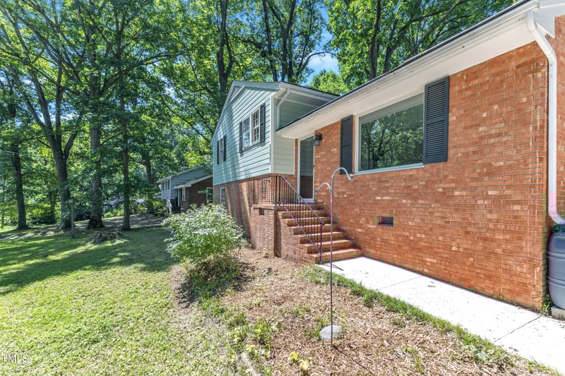 3221 Ward Rd, Raleigh, NC 27604
