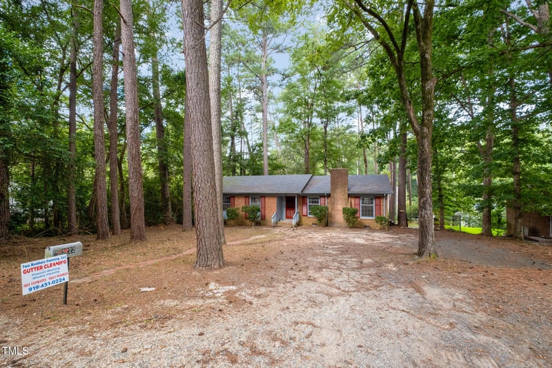 3222 Oxford Dr, Durham, NC 27707