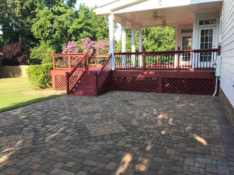 3225 Oaklyn Springs Dr, Raleigh, NC 27606