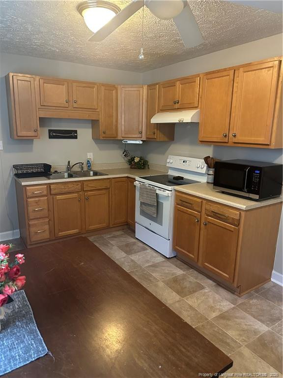 3227 Legion Rd, Hope Mills, NC 28348