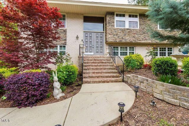 3228 Huntleigh Dr, Raleigh, NC 27604