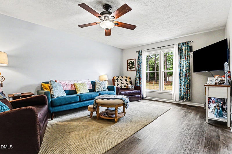 3228 Old Oak Ln, Hope Mills, NC 28348