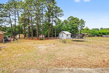 3228 Old Oak Ln, Hope Mills, NC 28348