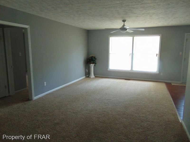 3229 Glenmore Dr, Hope Mills, NC 28348