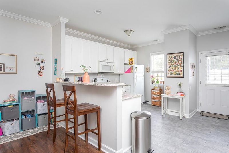 323 Commons Dr, Holly Springs, NC 27540