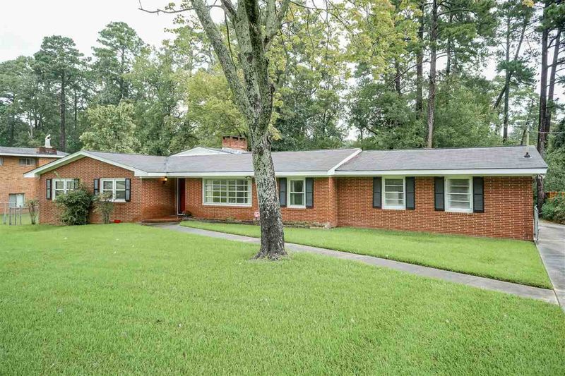 323 Golf Course Dr, Raleigh, NC 27610