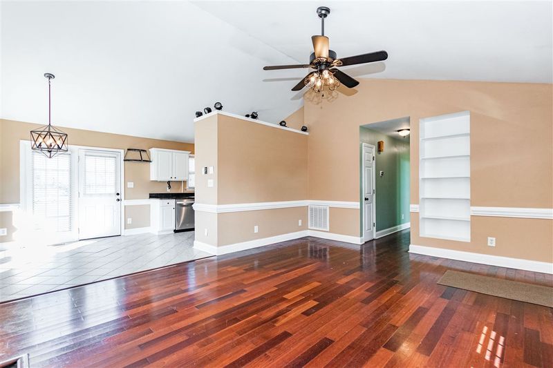 323 Lockwood Dr, Clayton, NC 27527