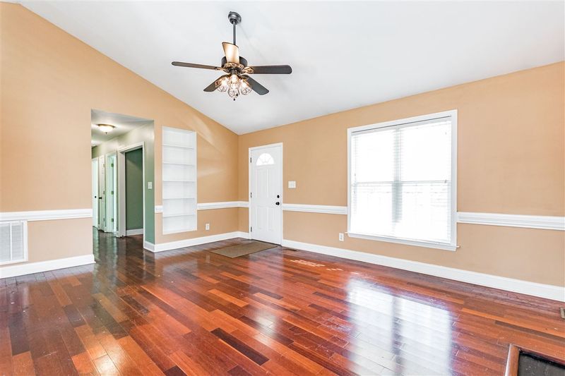 323 Lockwood Dr, Clayton, NC 27527